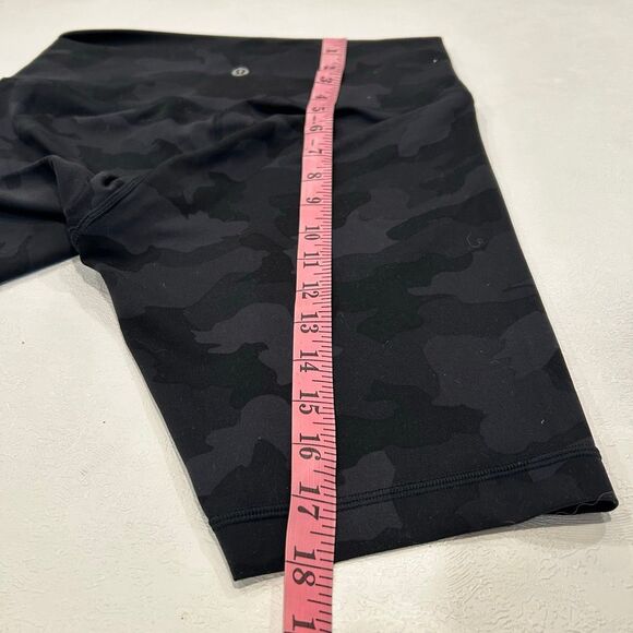 Lululemon Align 10” Biker Shorts Black Camo Size 8 (Minor Flaw) - Picture 5 of 10
